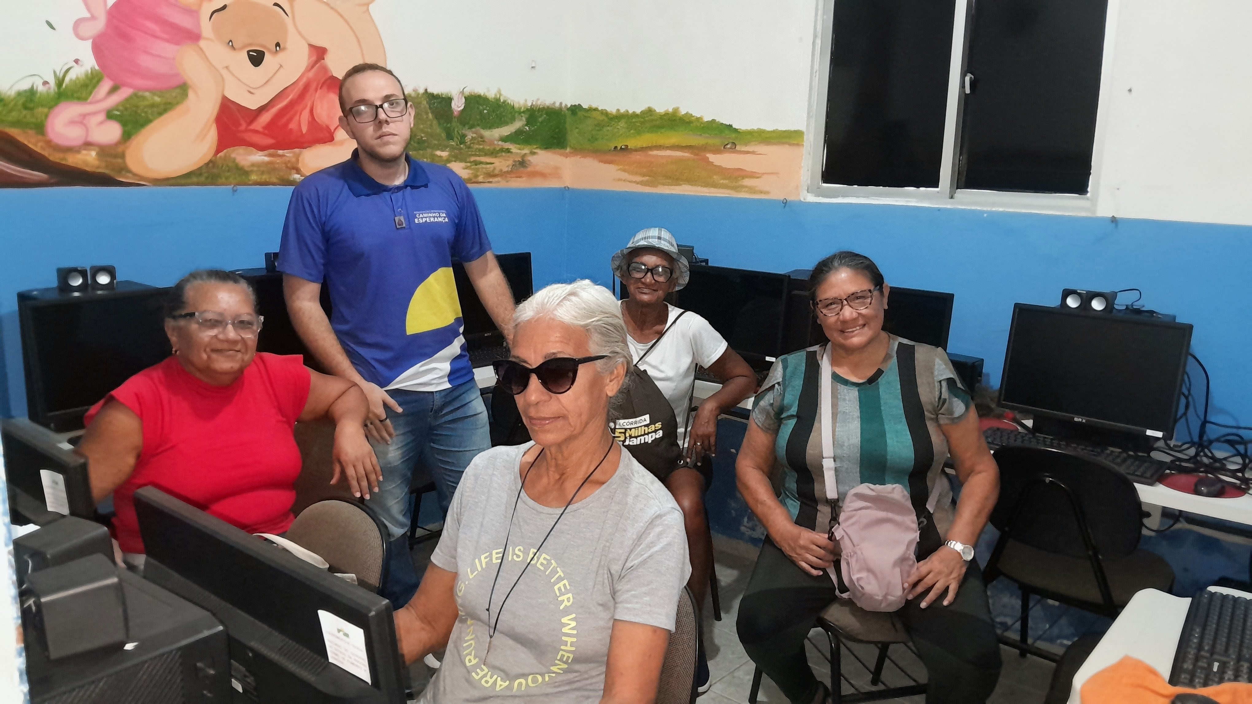 ABCDE: Inovando na Inclusão Digital e Promovendo Autonomia para a Terceira Idade